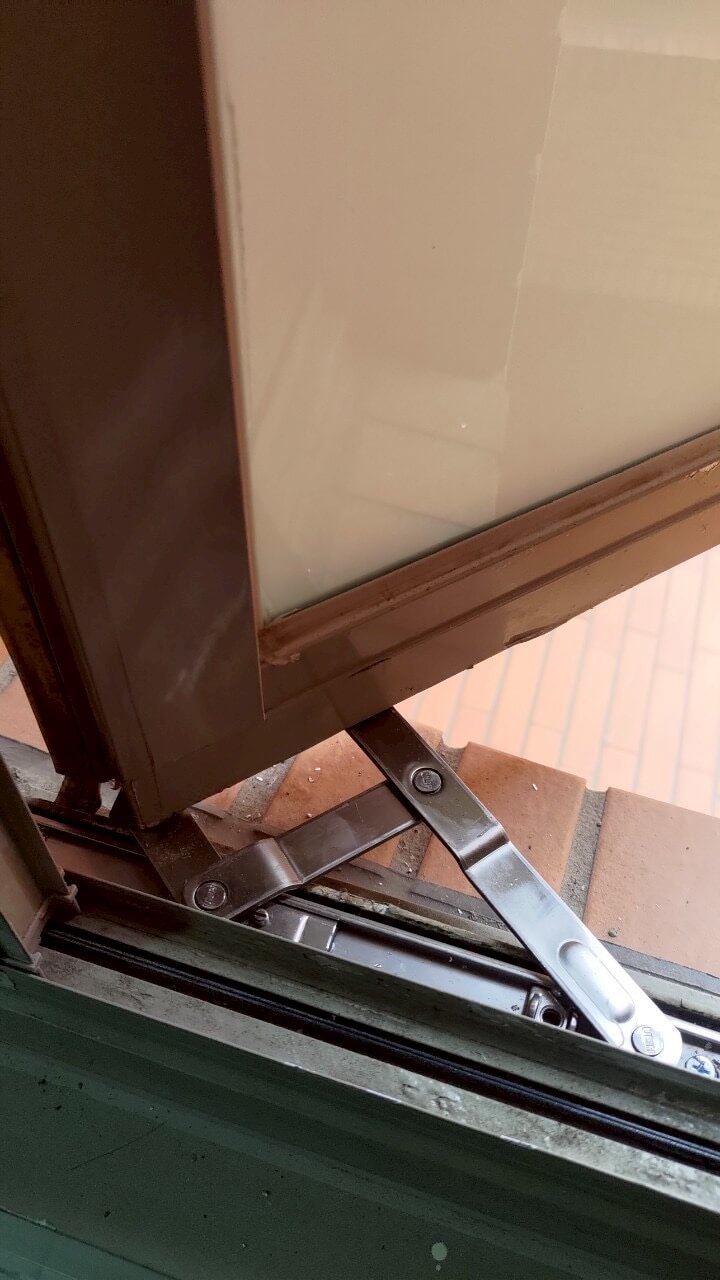 鋁門窗維修